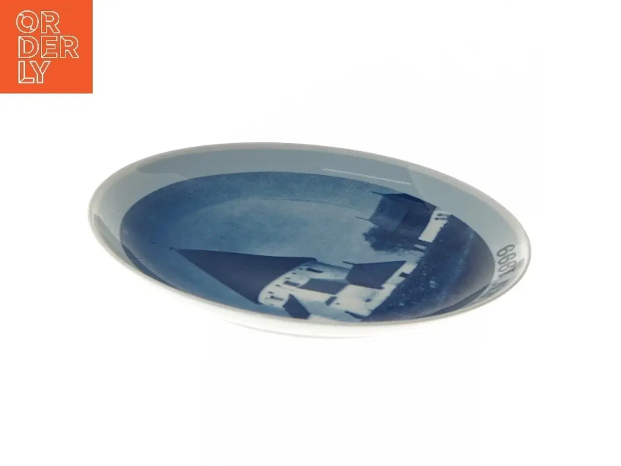 Billede 3 - Juleplatte med kirke, 1999 fra Scan Lekven Design (str. Ø 19,5 cm)