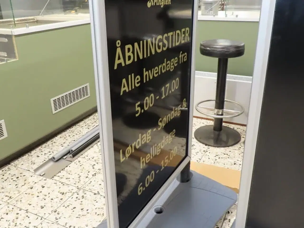 Billede 5 - Div. skilte og stole