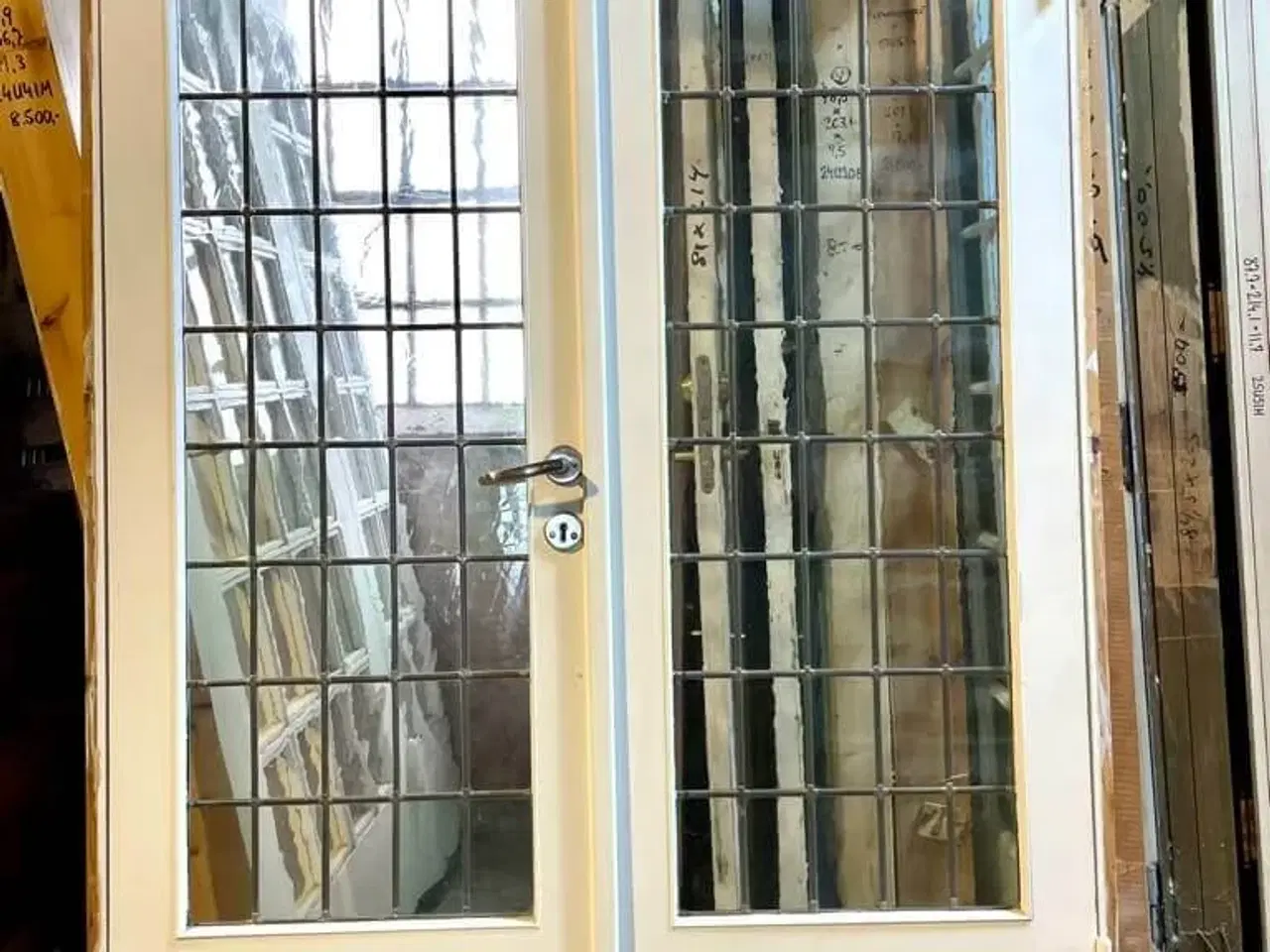 Billede 1 - Fin dobbeltdør m. blyindfattet glasparti