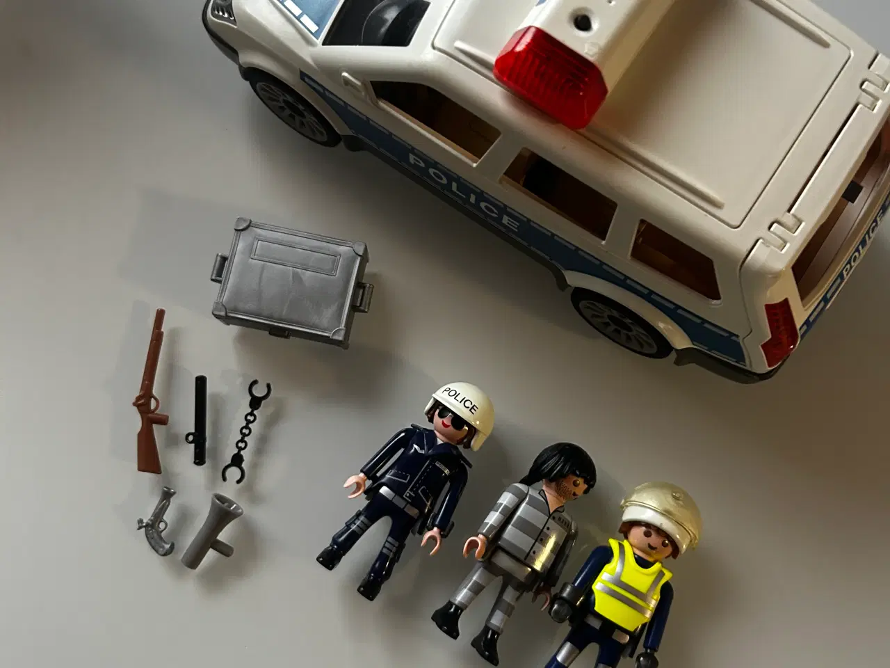 Billede 1 - Playmobil politibil med figurer