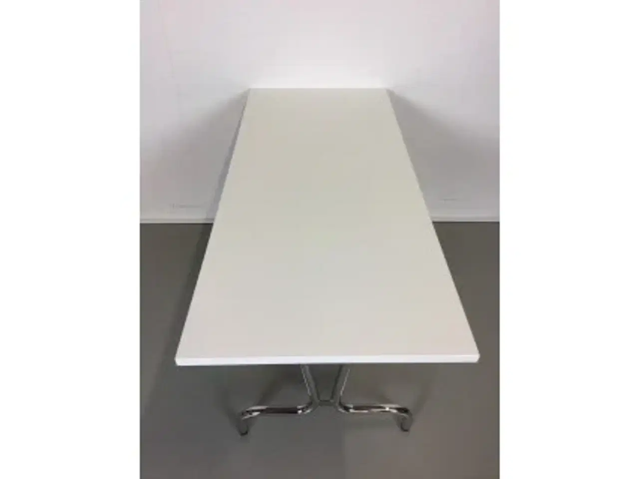 Billede 4 - Kantinebord med ny hvid plade. klapbord. 140x60 cm