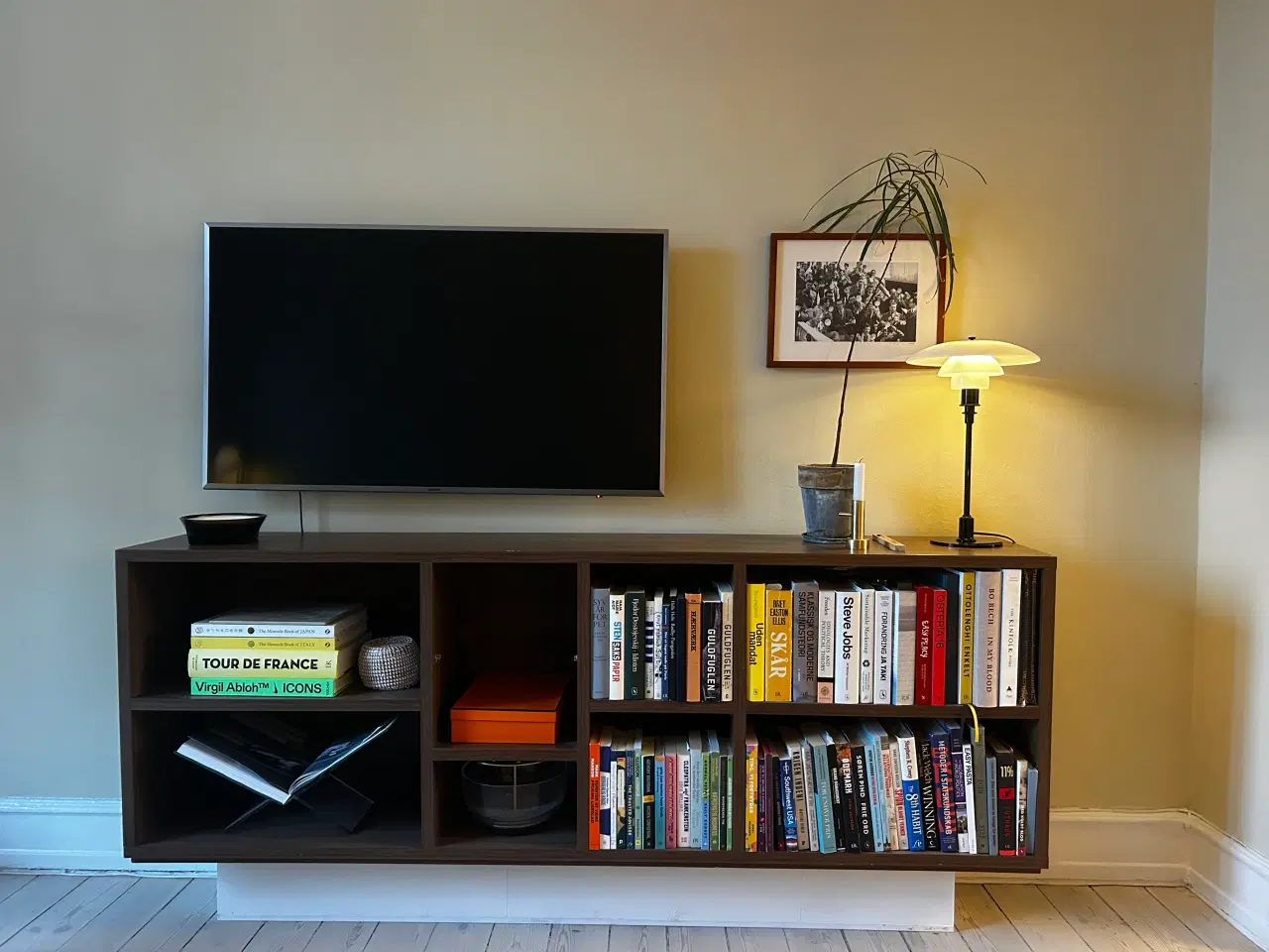 Billede 2 - GRATIS smuk snedkerlavet reol til afhentning 