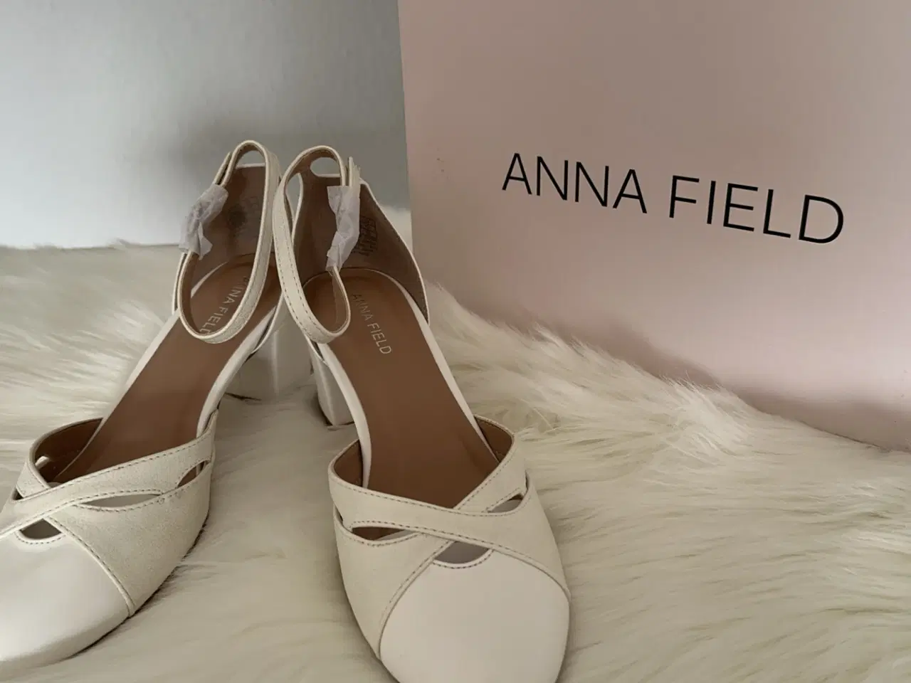 Billede 1 - Anna Field 