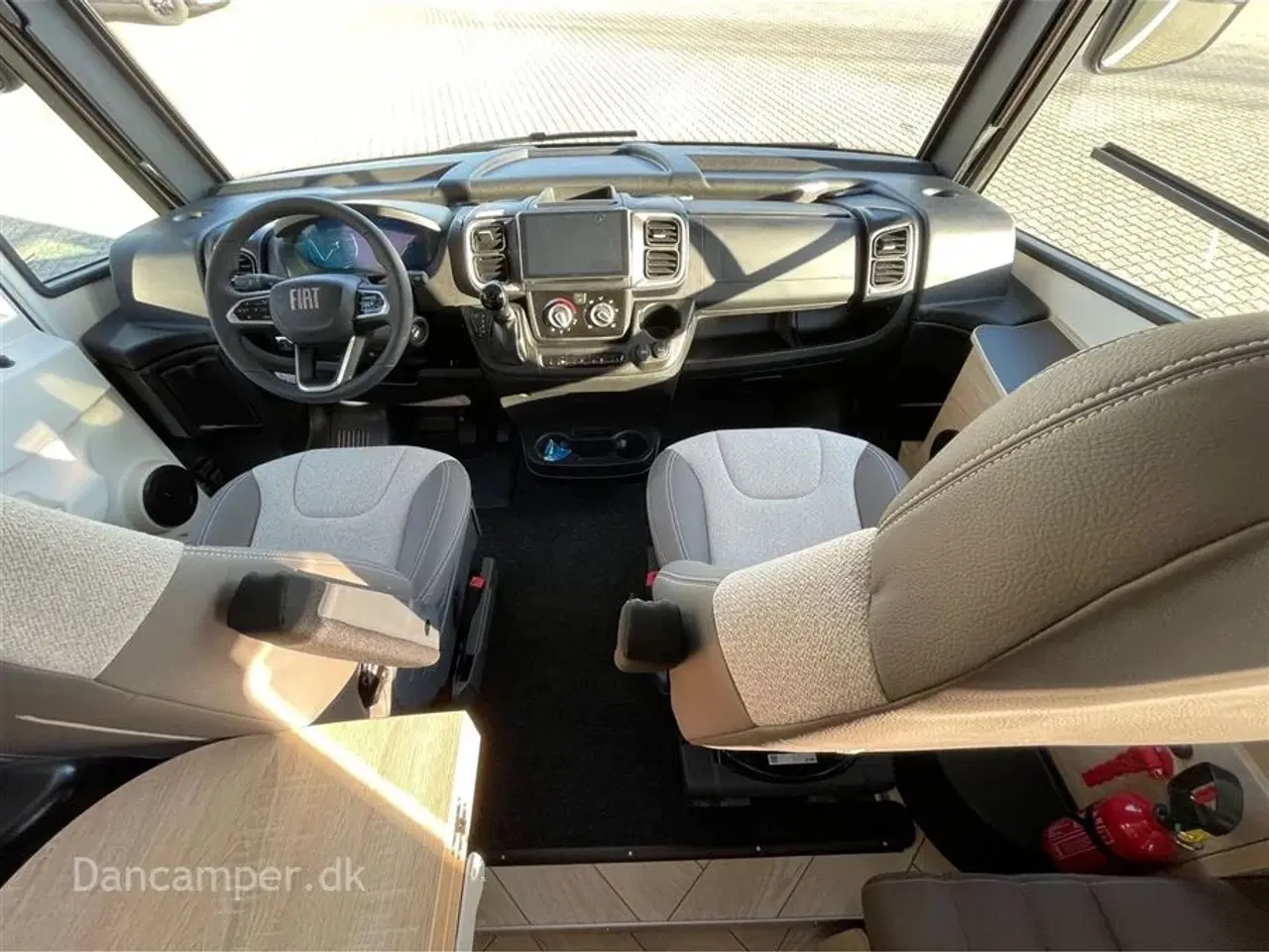 Billede 11 - 2026 - Chausson Fuldintegreret Chausson 7057 Titanium Line, 180 Hk og 8 trins automatgear, 4,4T heavy chassis