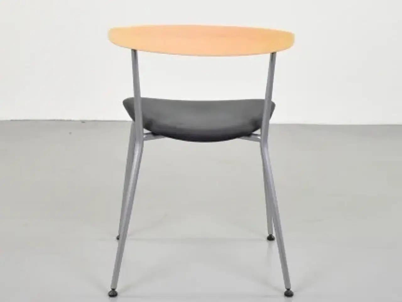 Billede 3 - Efg bondo konferencestol med grå alcantara polstret sæde, grå stel, bøge ryglæn med lille armlæn