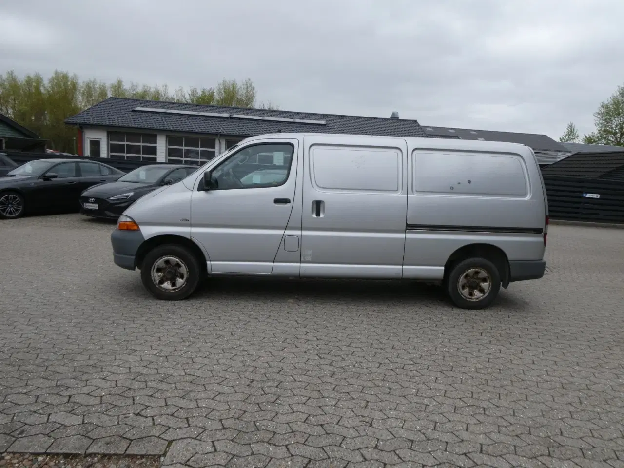 Billede 3 - Toyota HiAce 2,5 D-4D 102 Komfort lang 4x4