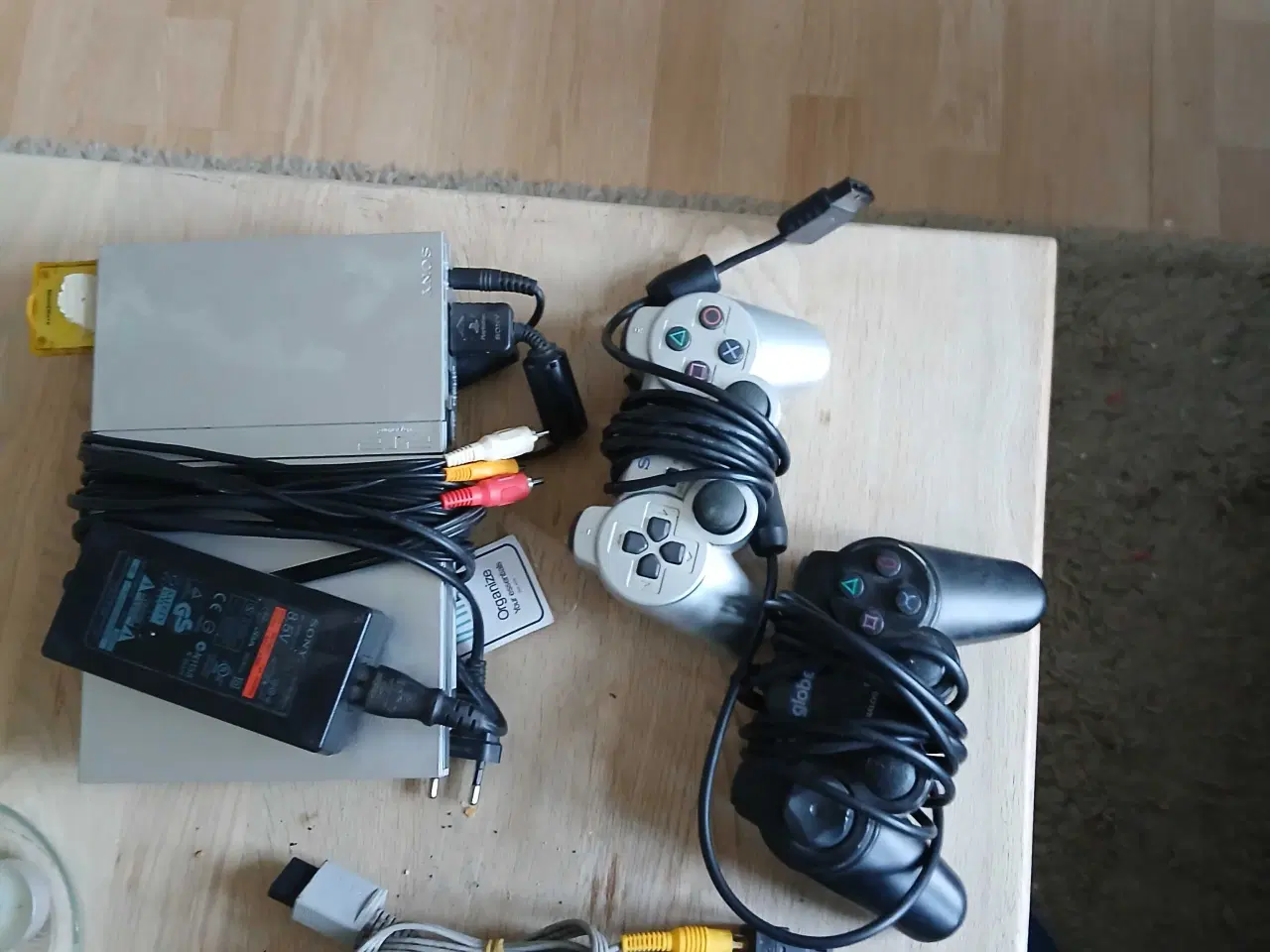 Billede 1 - Playstation 2 slim med 2 controler