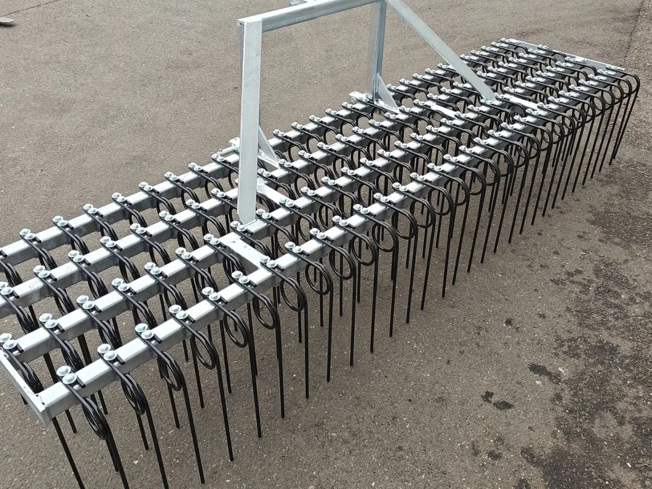 Billede 2 - Anker Bjerre Riven 4-Rækket, 300cm, 3-punkt ophæng Kraftig og effektiv!