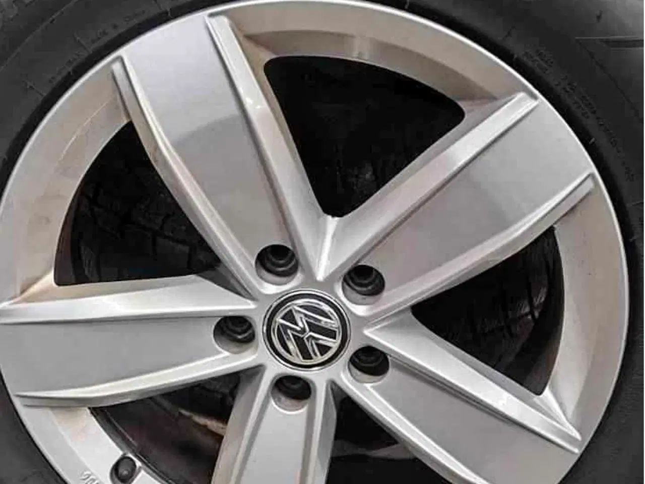 Billede 1 - VW vinterdæk 215/65/R17