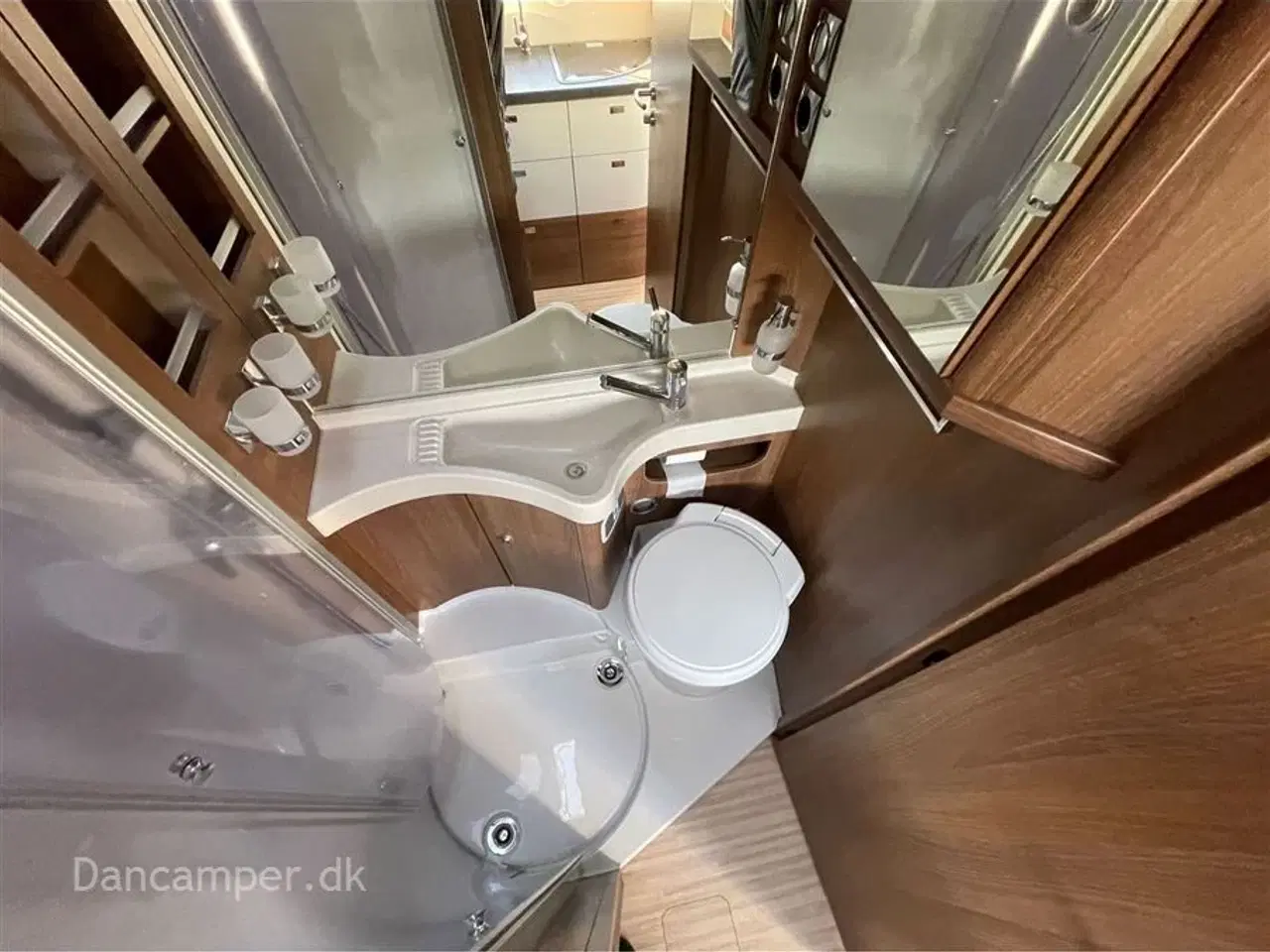 Billede 5 - 2018 - Carthago tourer I 143 LE Helintegreret luksuscamper, Enkeltsenge og sænkeseng, 150Hk Aut. Sælges for kunde.