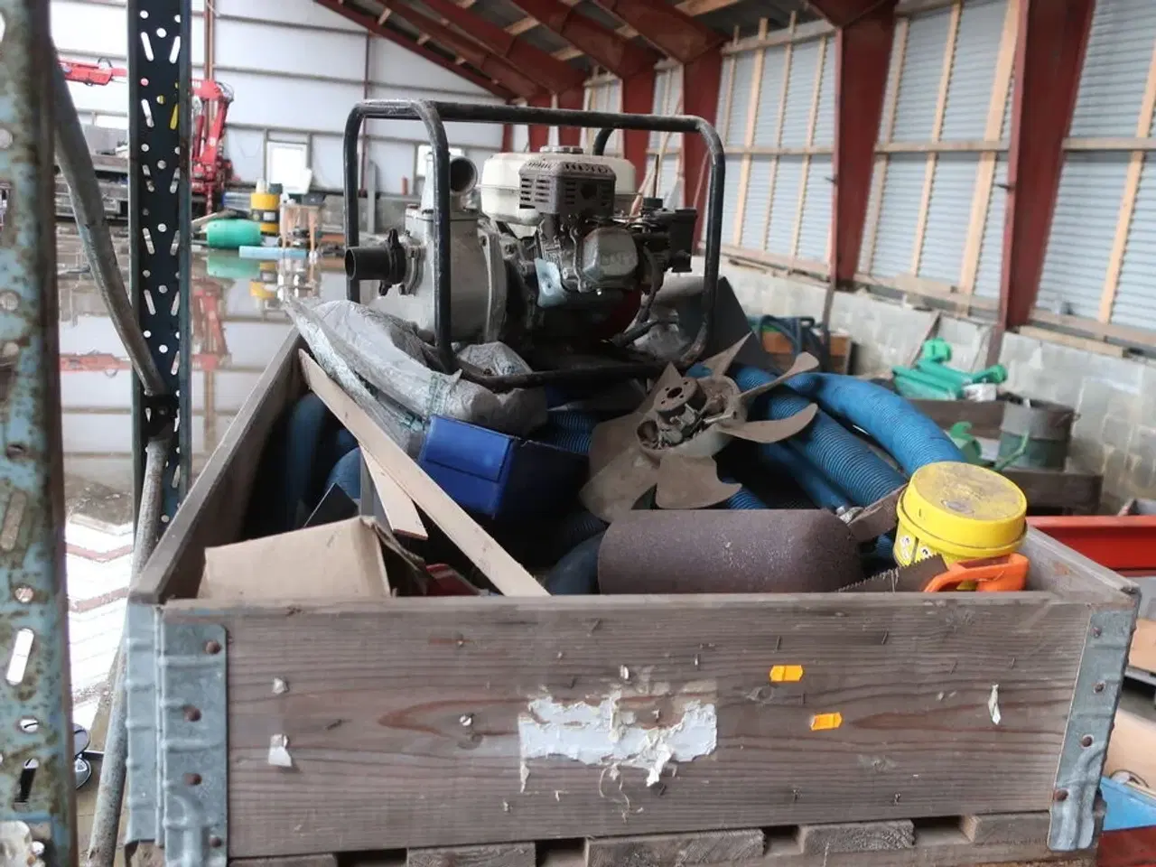 Billede 2 - Brændefyr BAXI Solo Innova 20 STD, Div. Paller med indhold, fælge med dæk m.m.