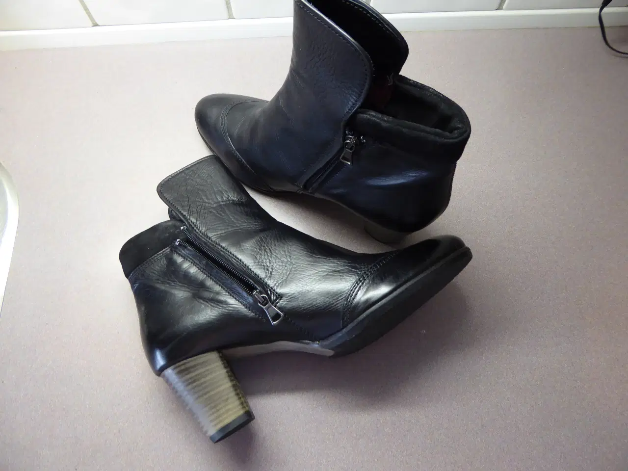 Billede 4 - ECCO sorte flotte læder ankelstøvler