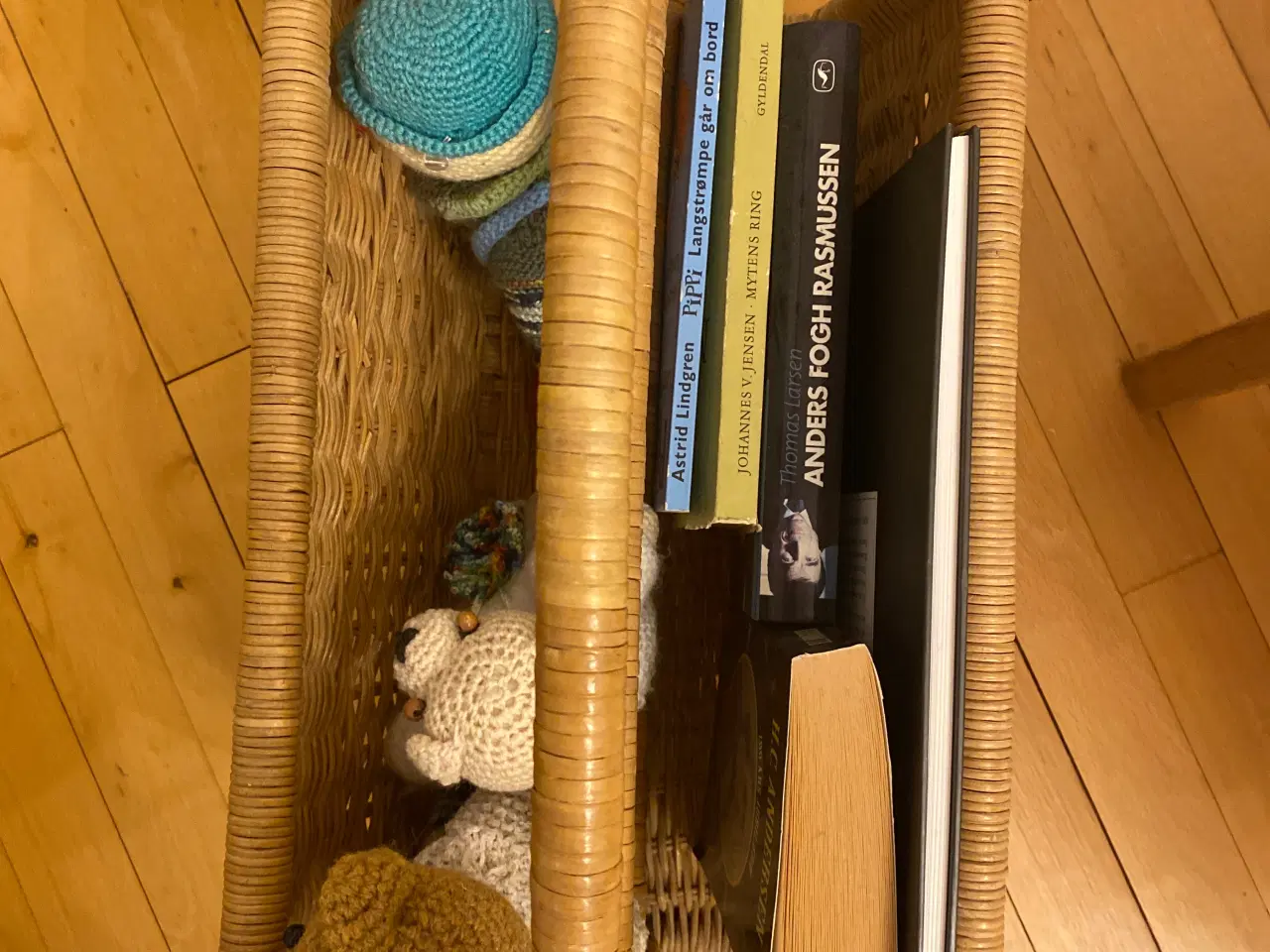 Billede 3 - Flettet retro avisholder i rattan