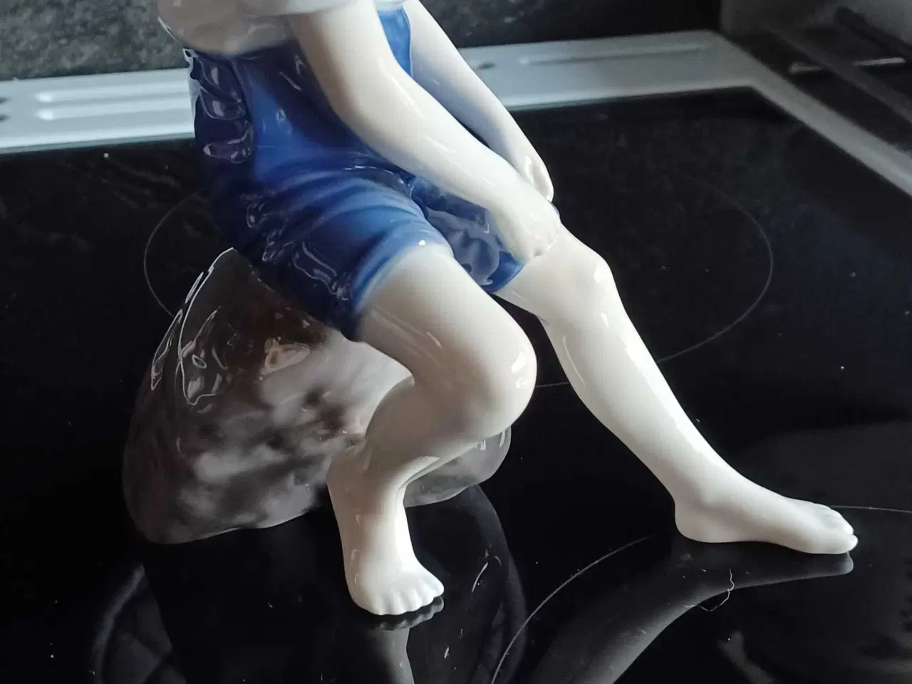 Billede 3 - B&G dreng på sten