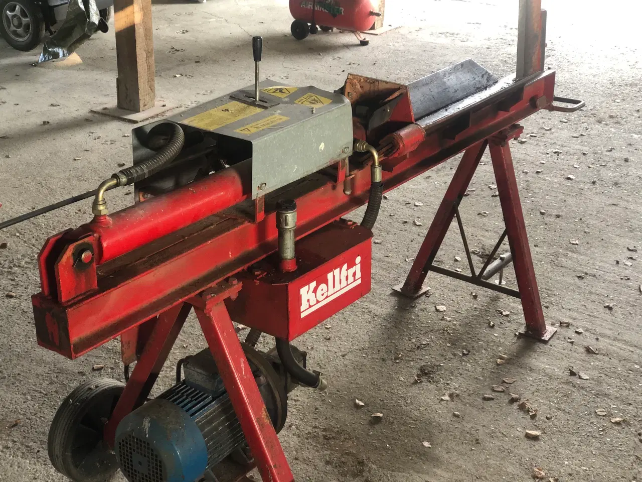 Billede 1 - Brændeflækker udlejes 150,- pr døgn