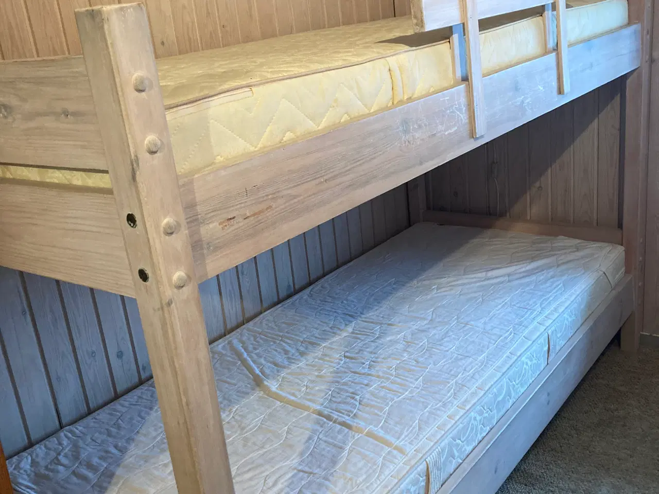 Billede 1 - Ældre stabil Køjeseng 