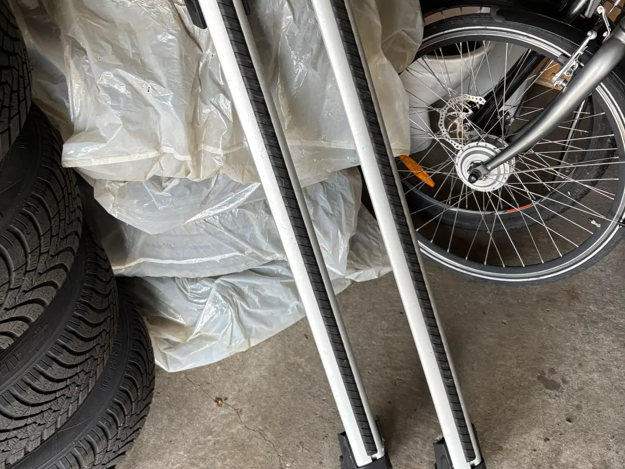 Billede 7 - Thule tagboks med bøjler sælges