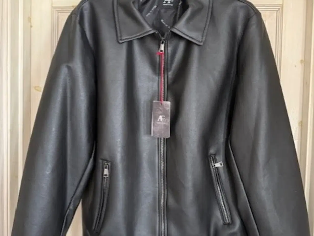 Billede 1 - Herre jakke Enkel & Moderne ( HELT NY )