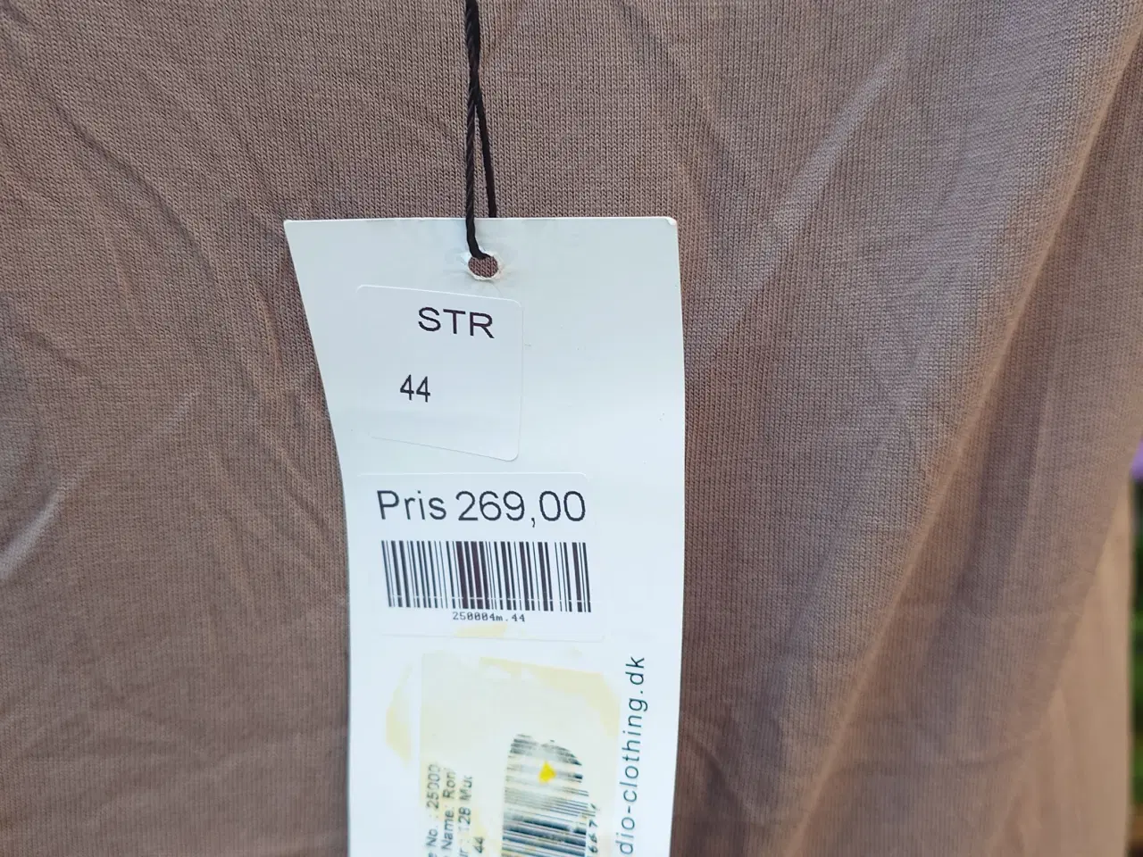 Billede 3 - Ny Studio top str 44