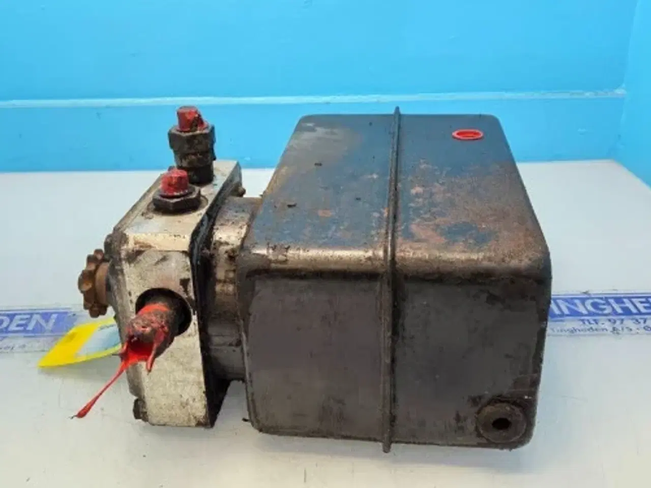 Billede 16 - New Holland BB920 Bremsevæskebeholder 84023034