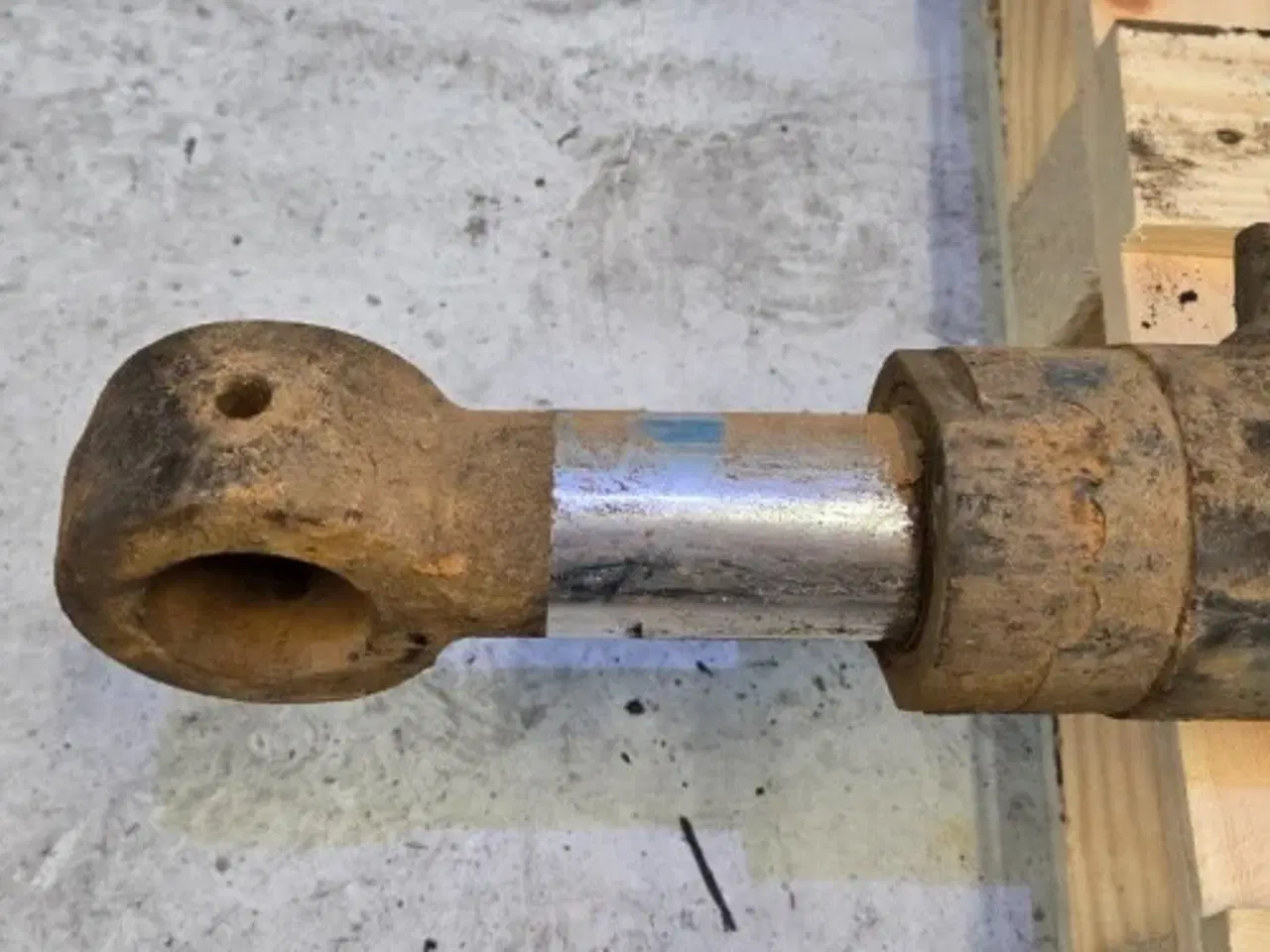 Billede 11 - New Holland LB110 Cylinder 87410324