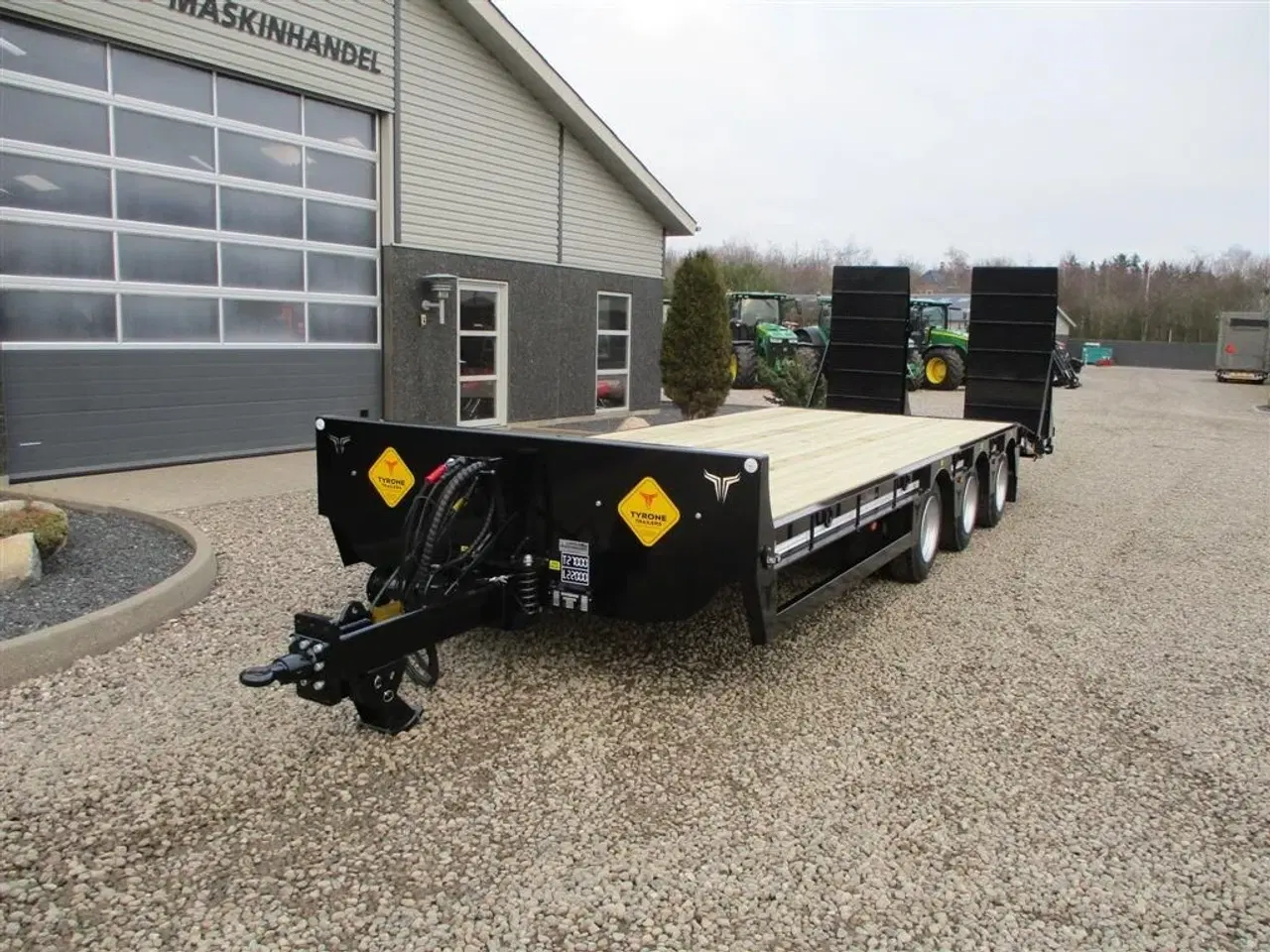 Billede 6 - Tyrone 27TLL med kombi bremser, både luft og hydrauliske bremser. Affjedret træk og affjedret aksler. Med hydrauliske ramper og værktøjskasse