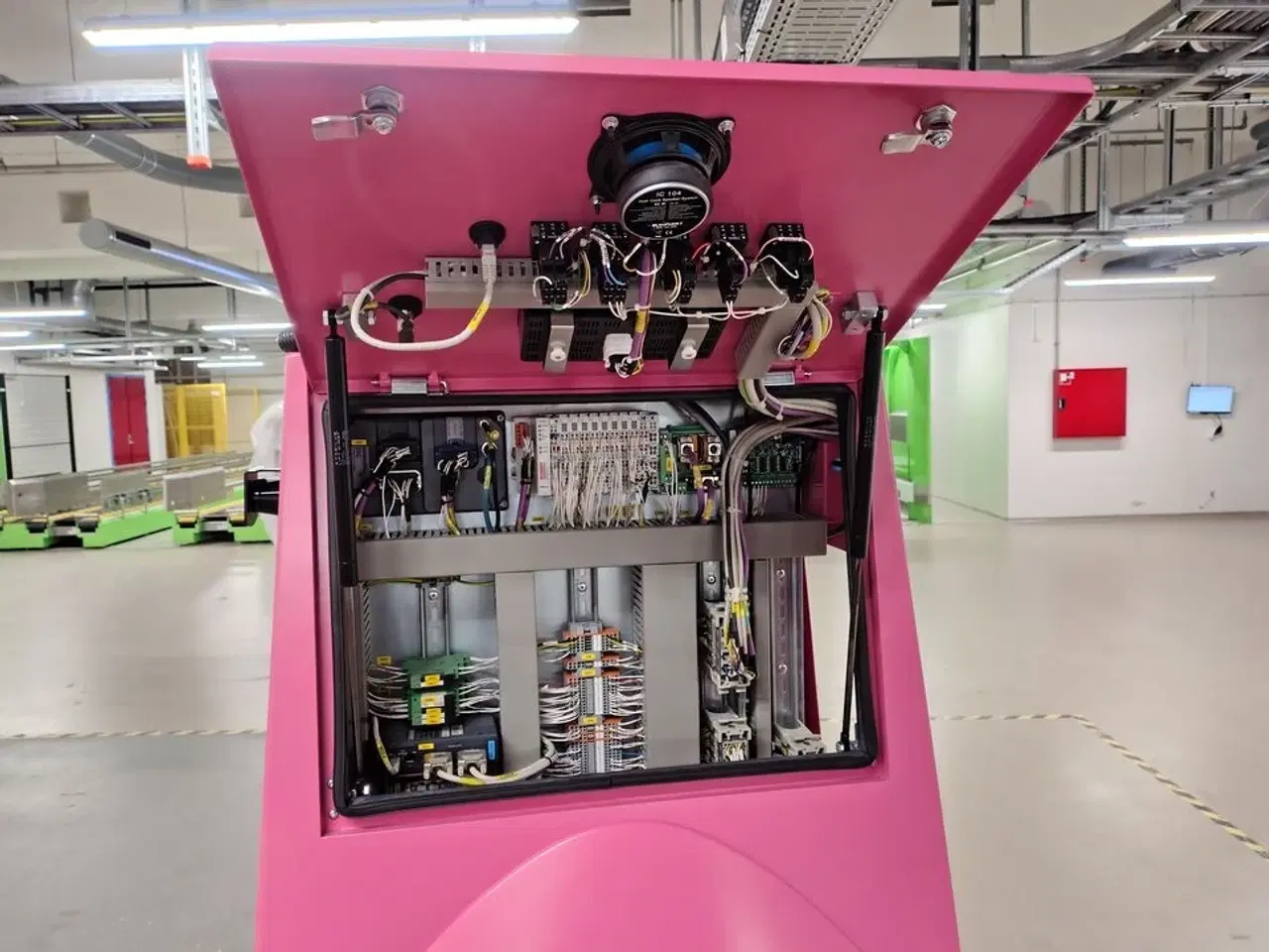 Billede 28 - Eleven Transport Robots and six chargers E&K AUTOMATION ECO L03