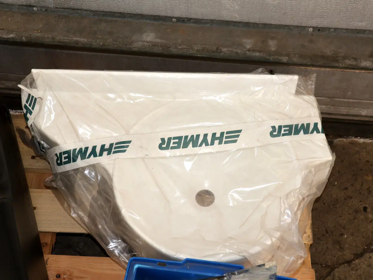 Billede 3 - 2 Stk Vandtanke, hjørnevask m.m. 