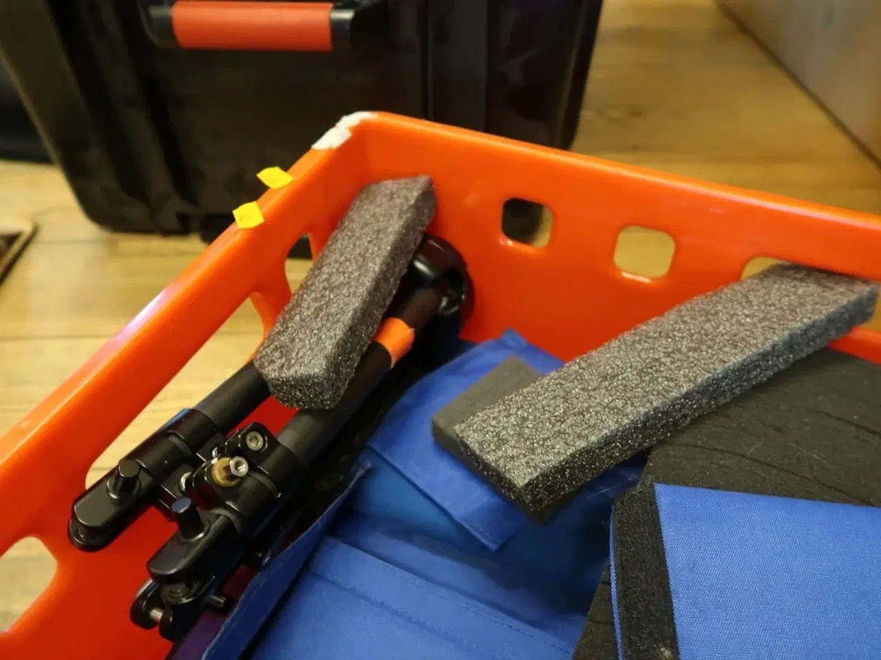 Billede 3 - Kasse med div. Kamerataske samt udstyr