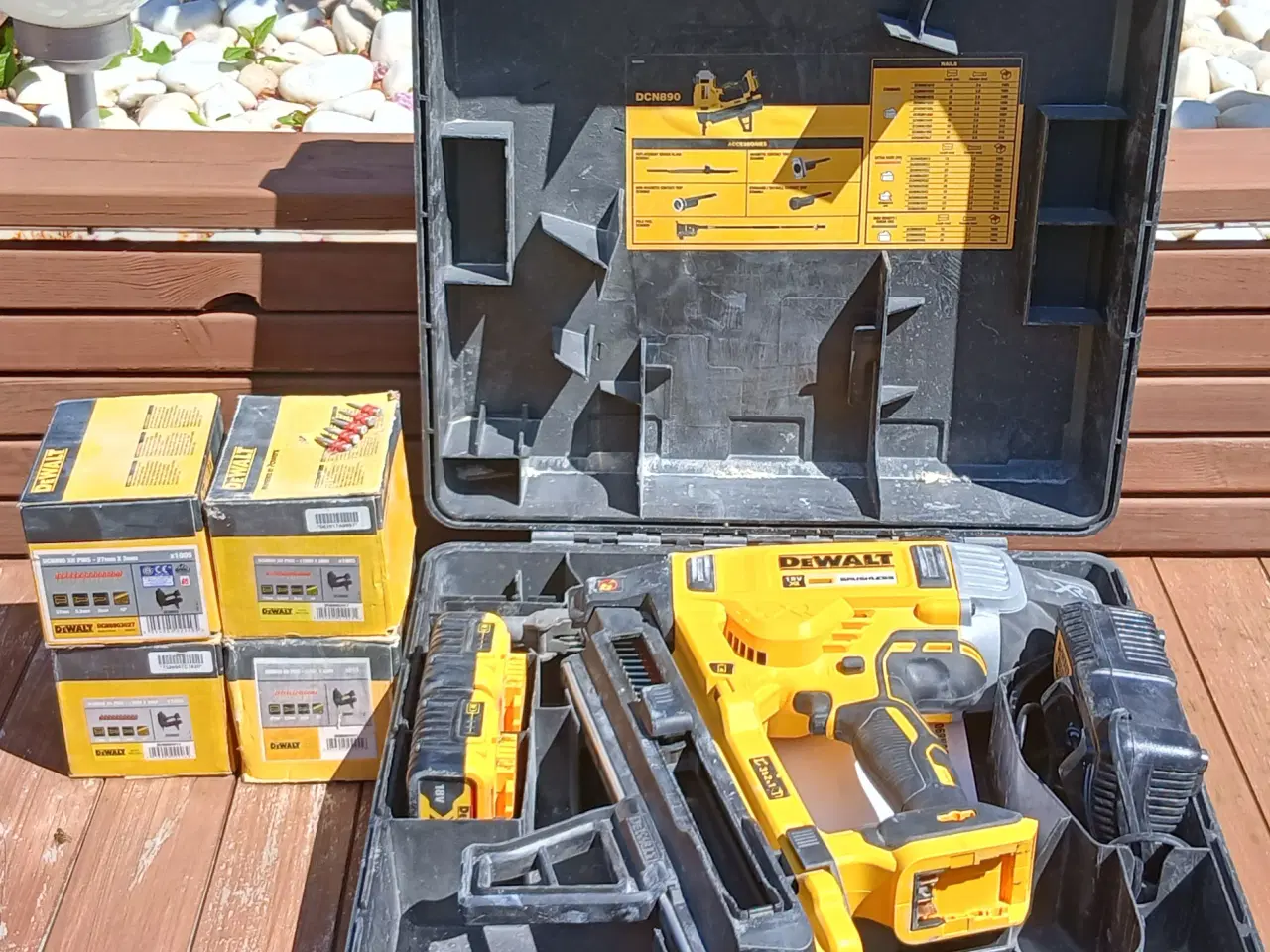 Billede 7 - Dewalt xr sømpistol med søm, 2stk batteri od lader