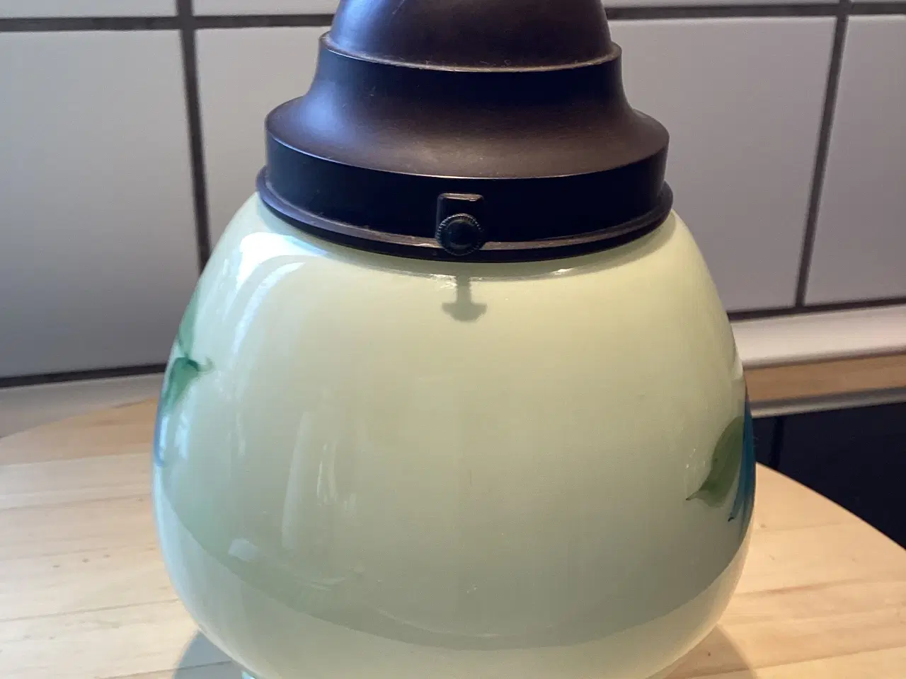 Billede 2 - Ældre pendel i glas med håndmalet blomster,