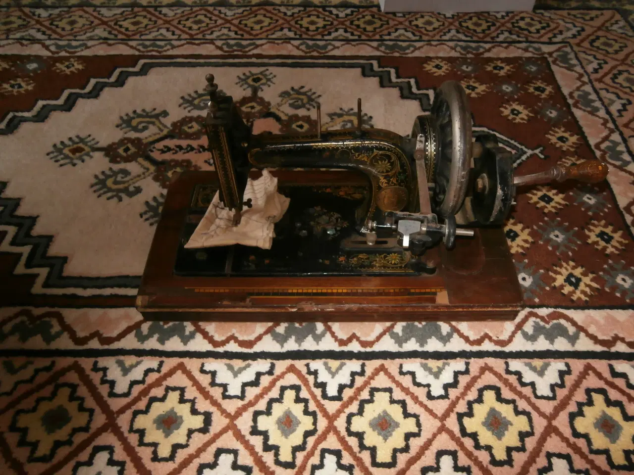 Billede 1 - Gl.Symaskine C.F.A.Knudsen Odense