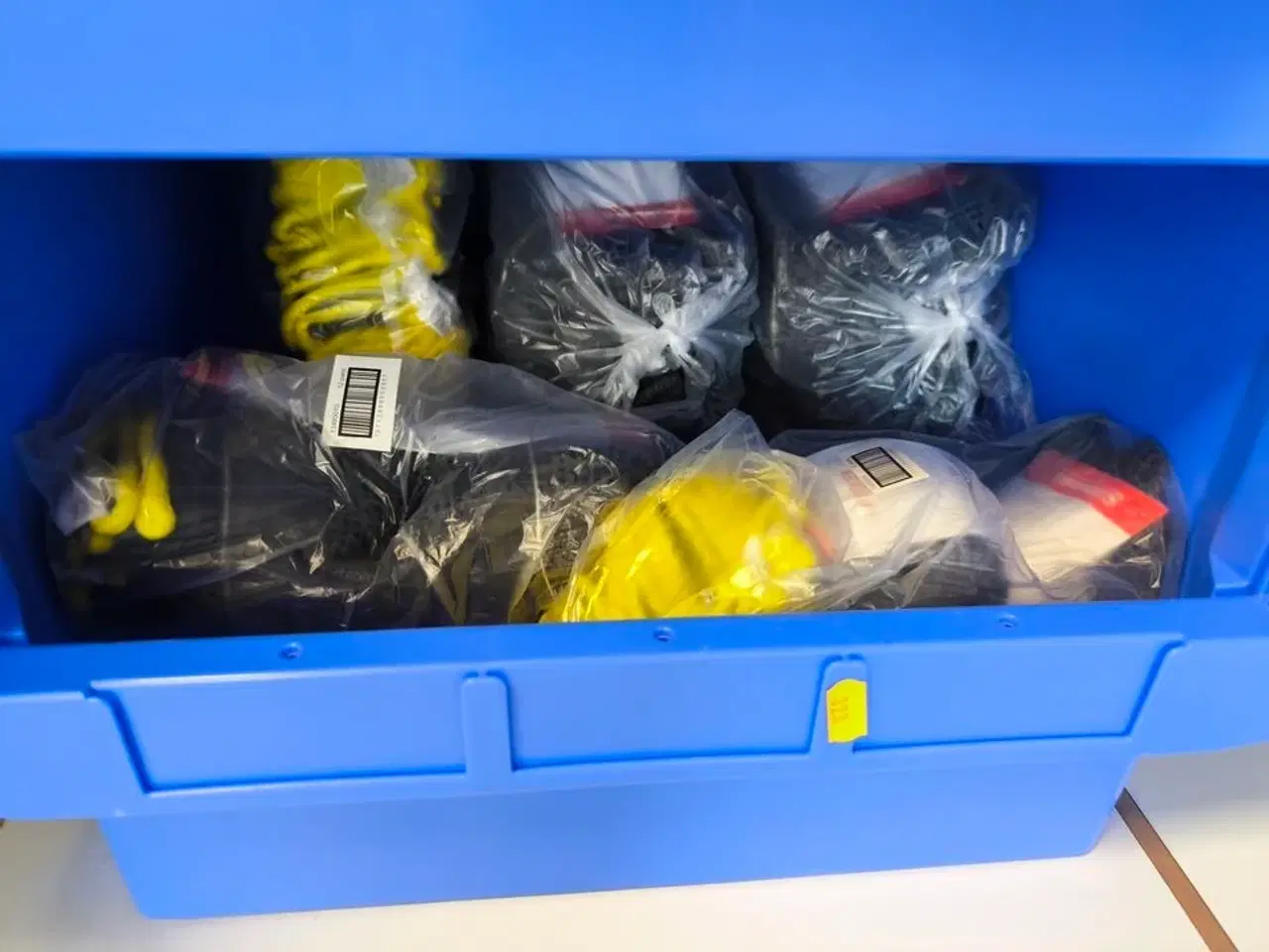 Billede 3 - Systemkasser m. indeholder (handsker m.v.)