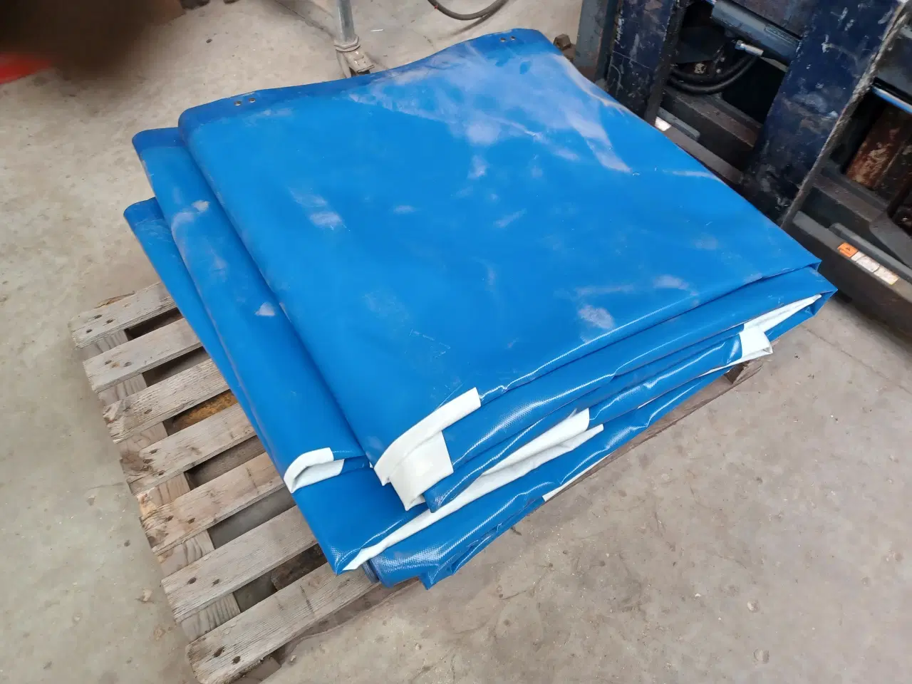 Billede 3 - 2 rigtig pæne presenninger 13,60 X 3 m