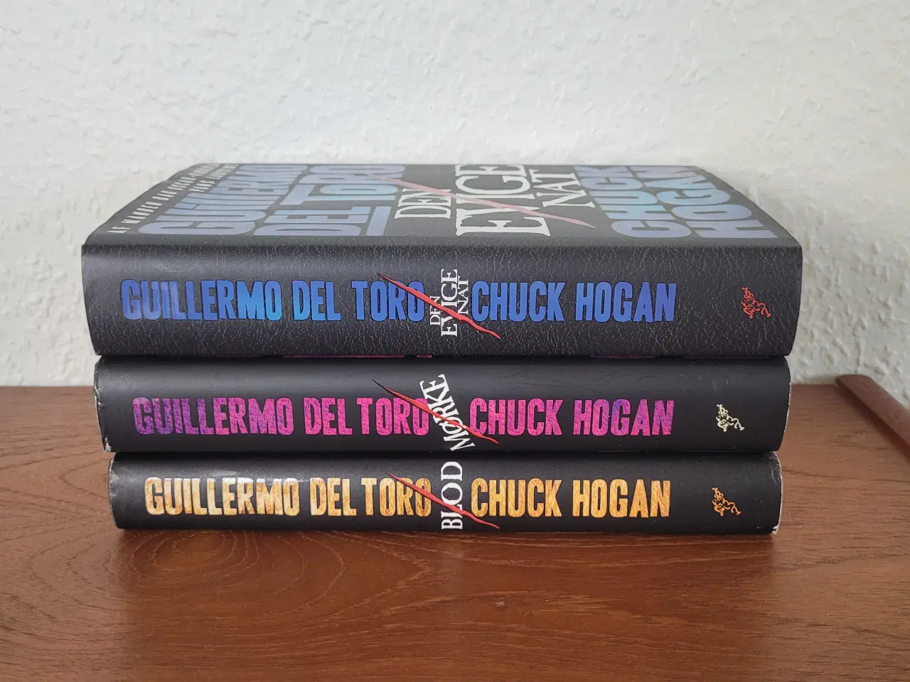 Billede 1 - Bogserie: The Strain