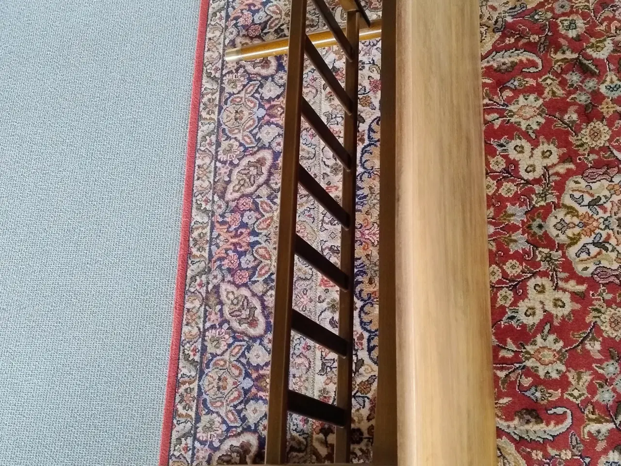 Billede 1 - Sofabord fra 60'erne i valnød med stel af Ahorn me