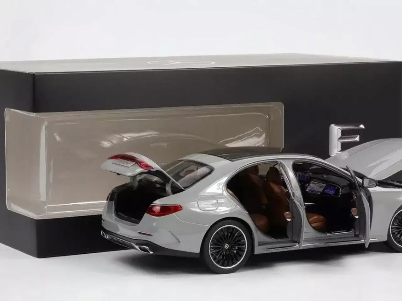 Billede 7 - 1:18 Mercedes E-Class W214 2024