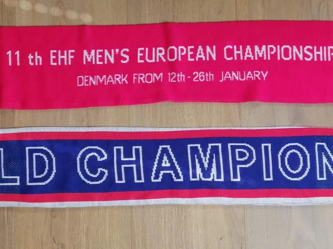 Billede 2 - 2 NYE FAN HALSTØRKLÆDER EM 2014, VM 2007