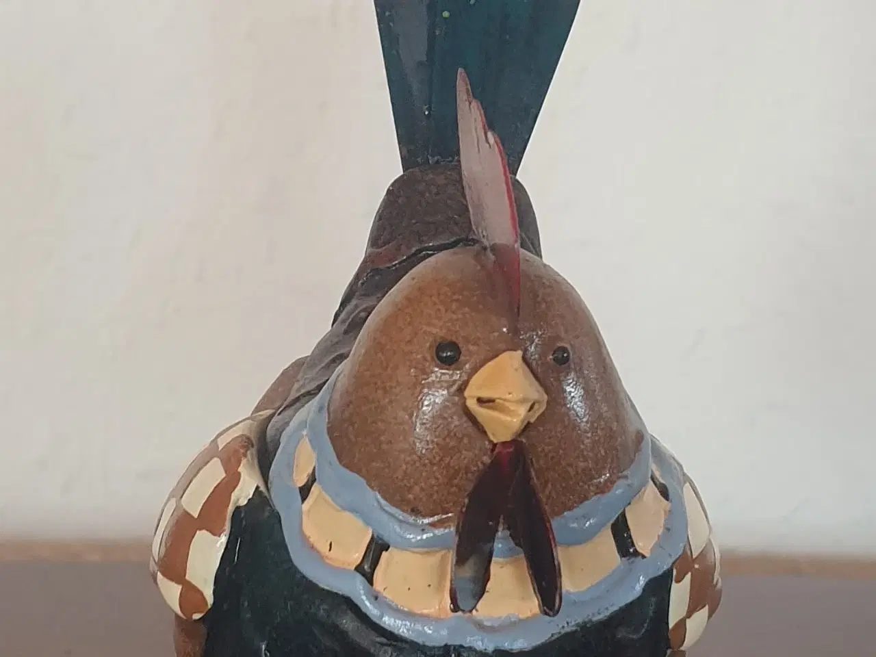 Billede 2 - Stolt Påskehane med Æg i maven.