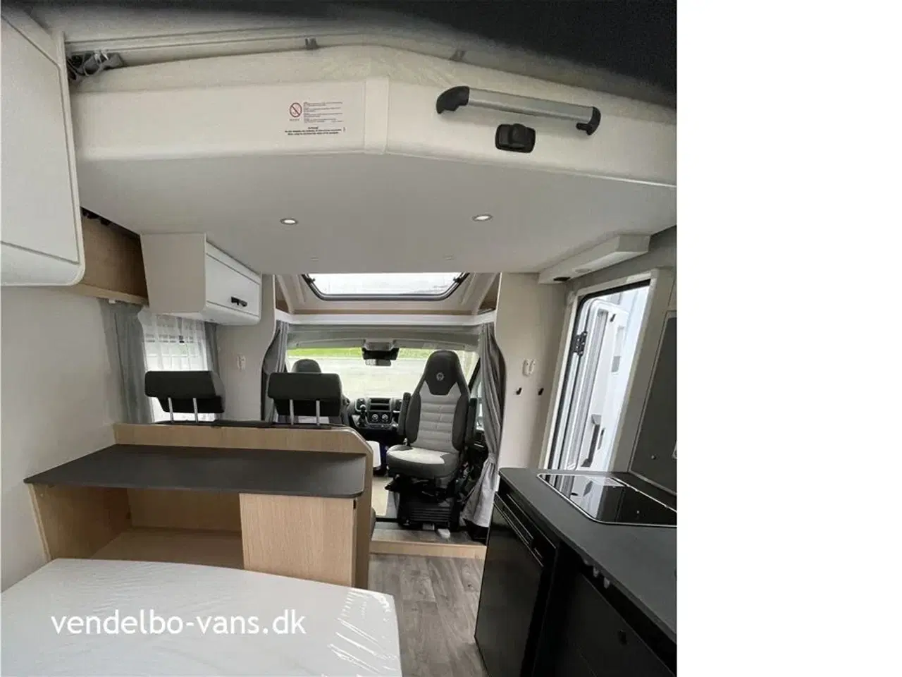 Billede 15 - 2026 - SunLight T 58 Adventure Edition   Under 6 m lang og med 2 komfortable dobbeltsenge til rådighed