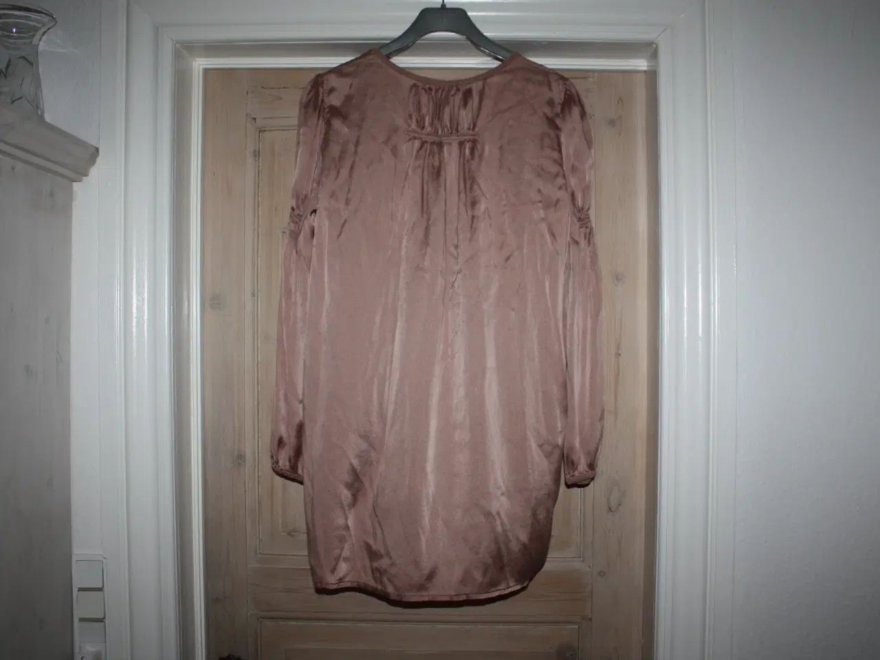 Billede 7 - Silke bluse Umloud str. 40 95% silk