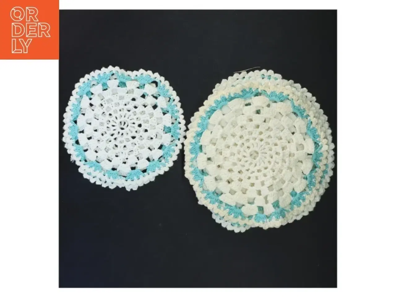 Billede 4 - Sæt af hæklede bordskånere (str. Ø 16&ø19 cm)