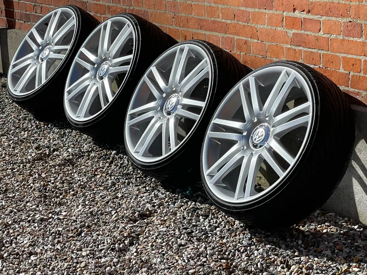 Billede 3 - Alufælge, 20" 215/30/R20 Der er 2 krydsmål 5 x112