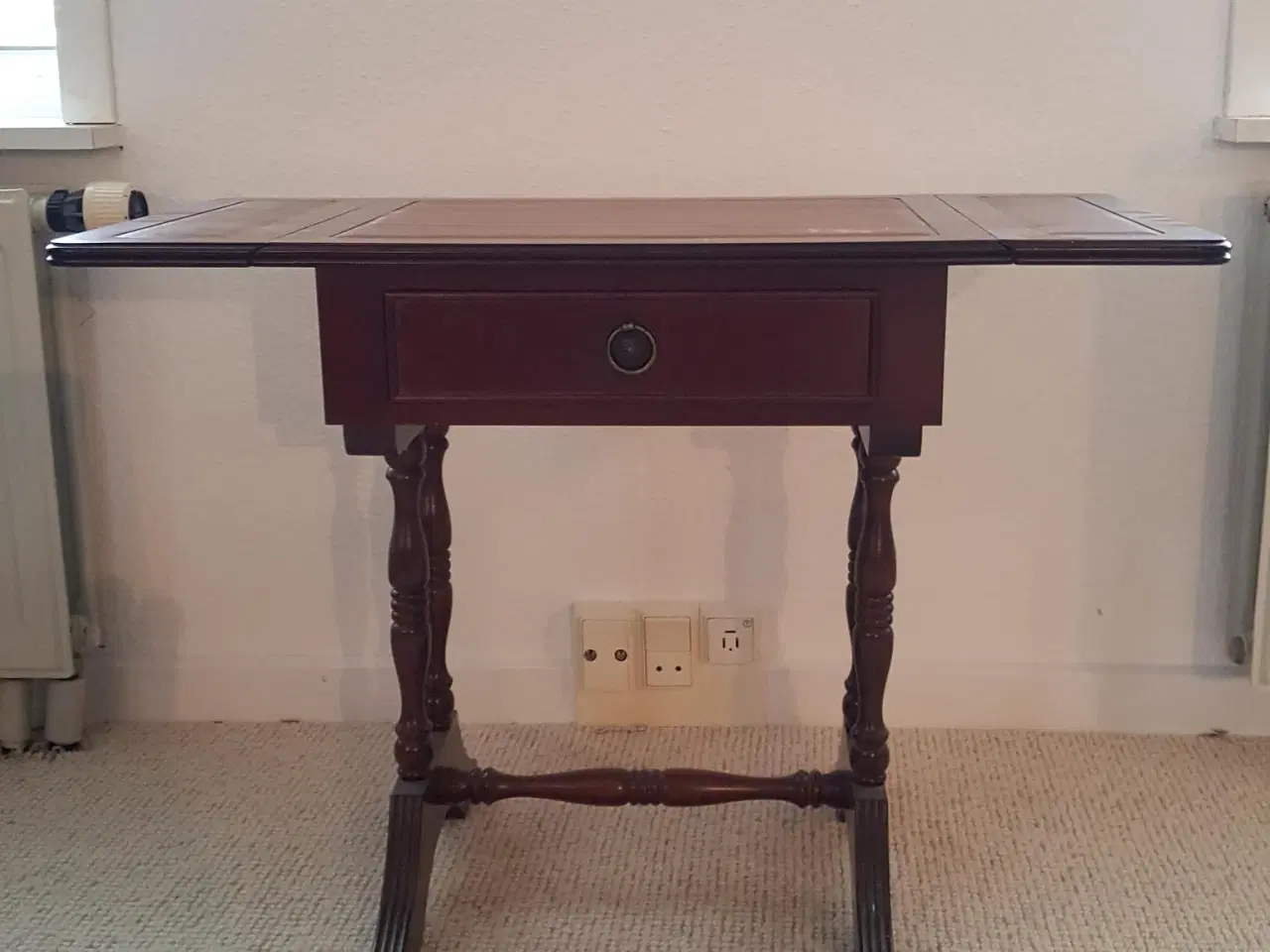 Billede 2 - Lampeklapbord med indlagt skind