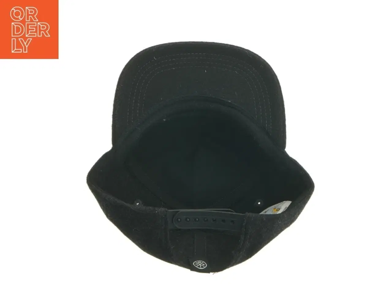 Billede 3 - Sort kasket med patches fra Molo (str. Ø 17 cm)