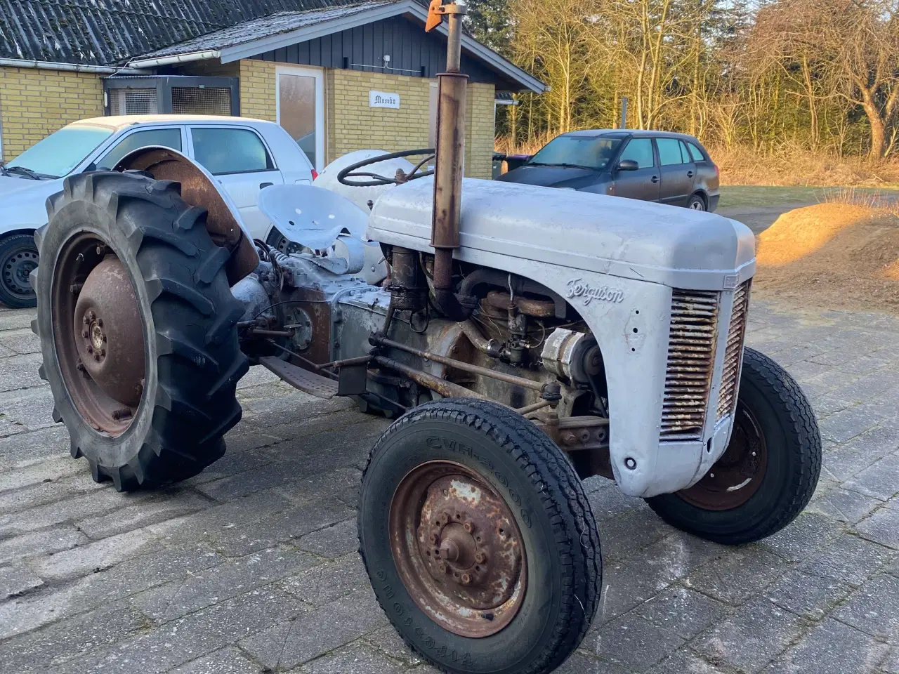 Billede 1 - Grå Ferguson traktor