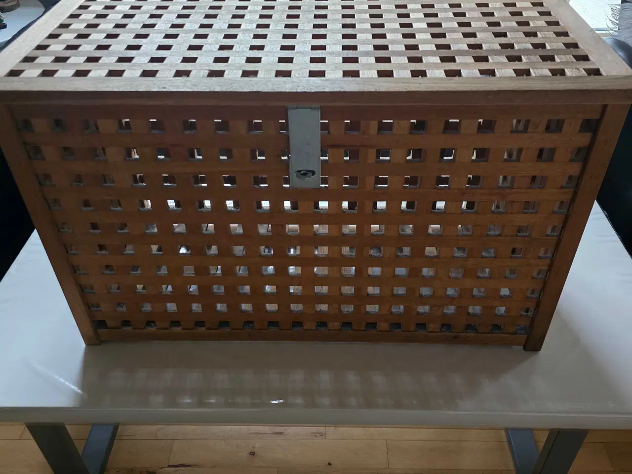 Billede 1 - Vasketøjkurv i valnøddetræ 