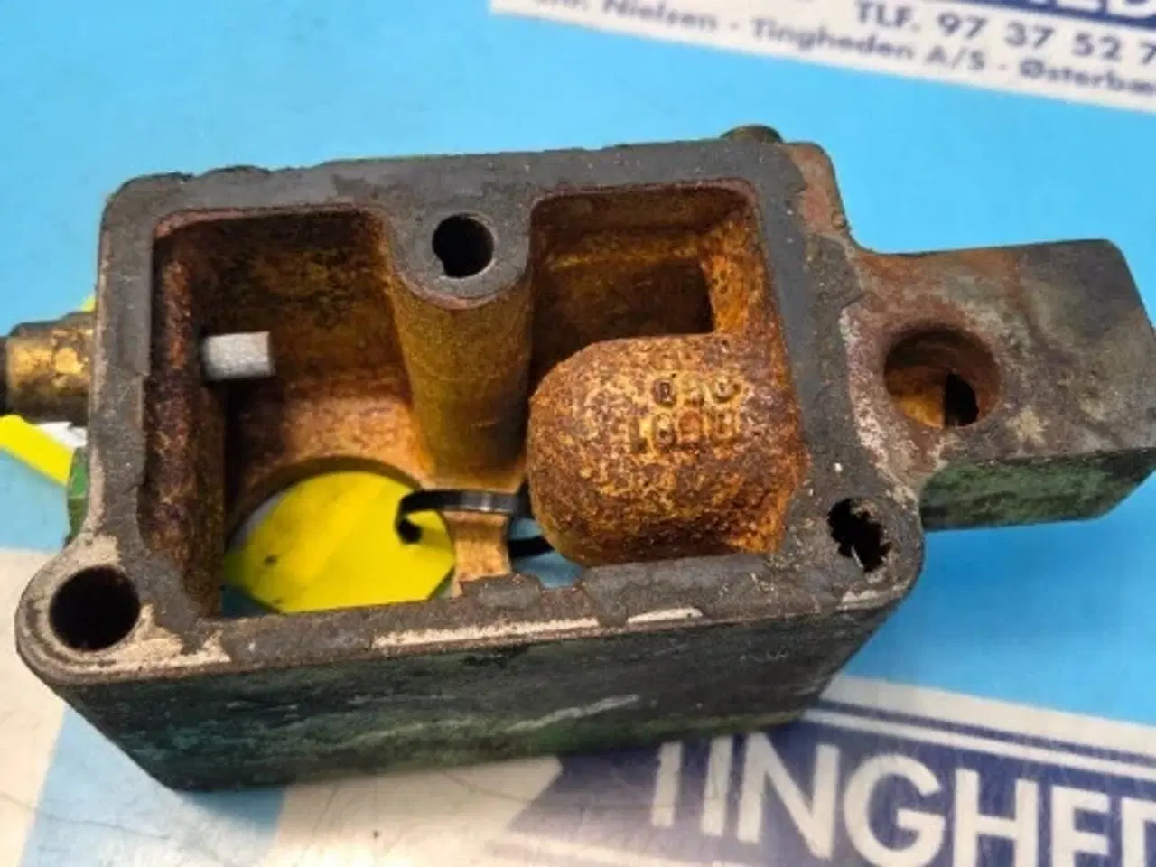 Billede 4 - John Deere 6125HZ001 Thermostat Hus RE501605