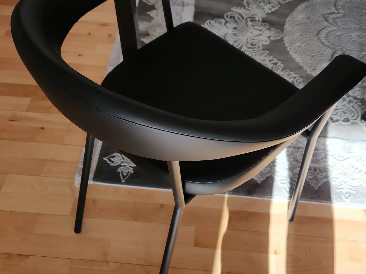 Billede 1 - Spisebord + 6 stole 