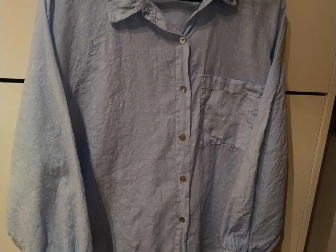 Billede 1 - Lyseblå hør skjorte